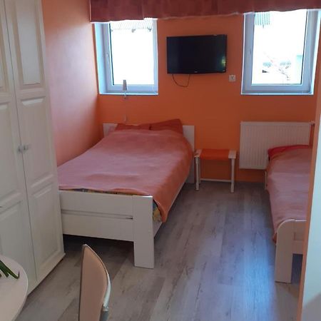 Wynajem Apartamentow I Pokoi. Ustronie Morskie Luaran gambar