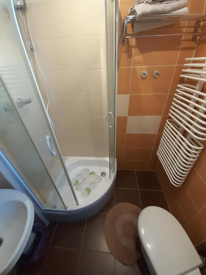 Wynajem Apartamentow I Pokoi. Ustronie Morskie Luaran gambar